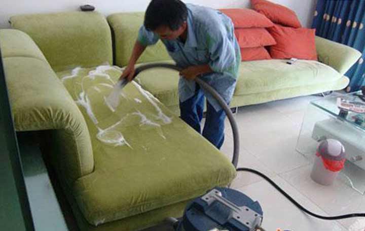 Giặt ghế sofa bằng máy phun hút
