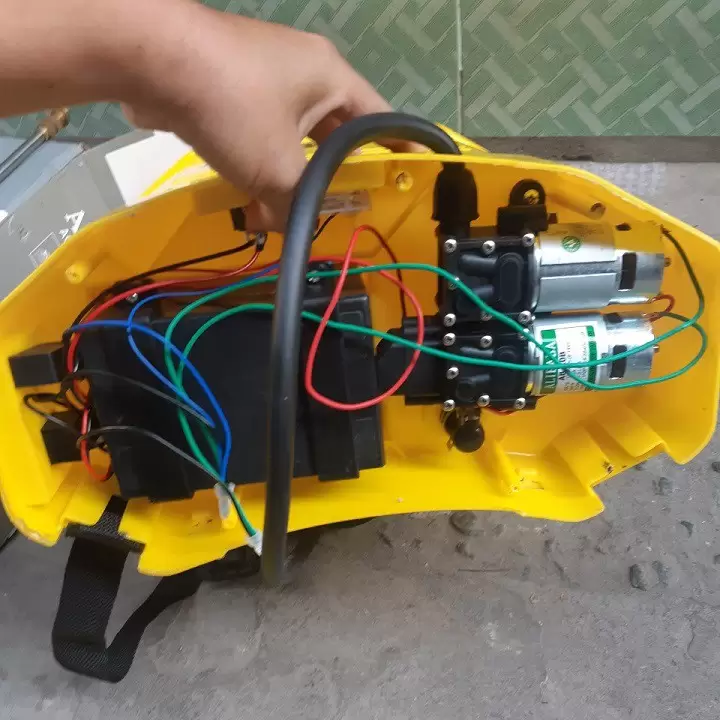 Cách sạc bình xịt điện