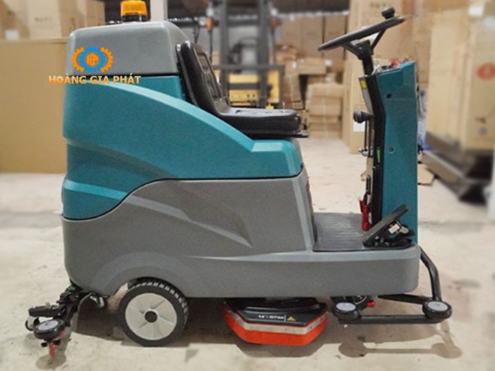 Máy chà sàn ngồi lái