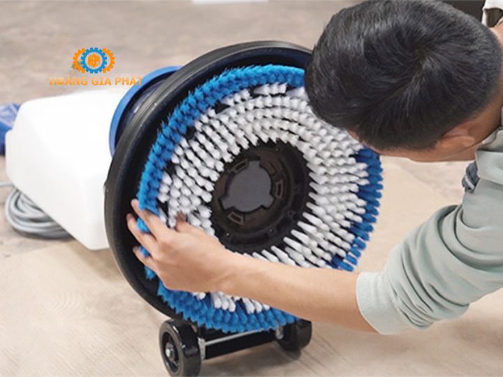 Phụ kiện đi kèm máy chà sàn