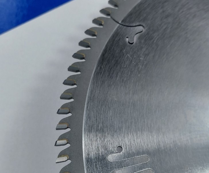 Lưỡi cắt nhôm 210mm Senka