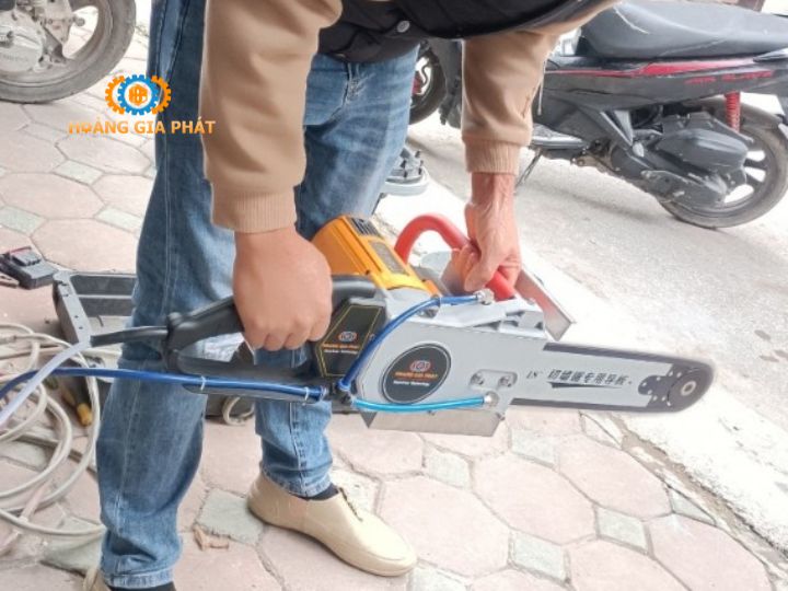 Bí quyết giúp chọn máy cưa xích cắt bê tông phù hợp
