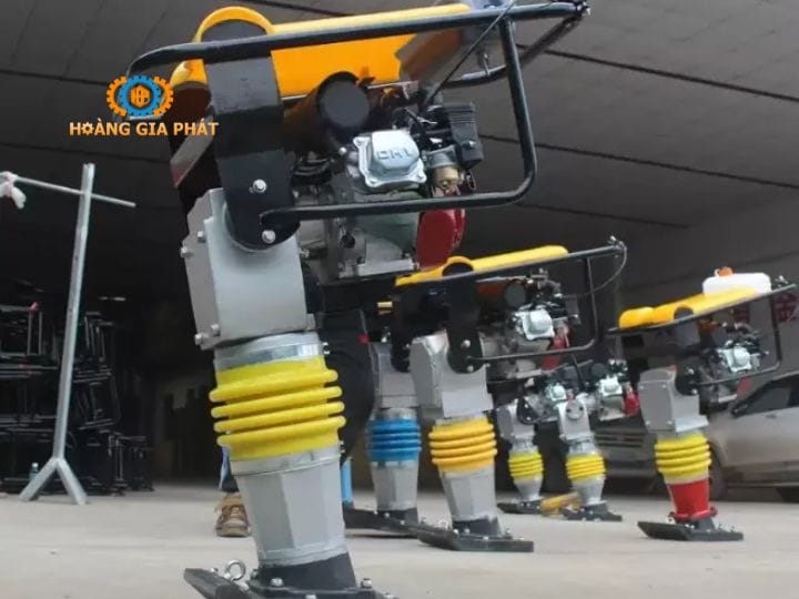 Máy đầm cóc chạy xăng RM80