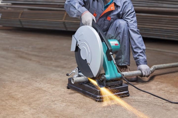 Một số lưu ý khi sử dụng máy cắt sắt