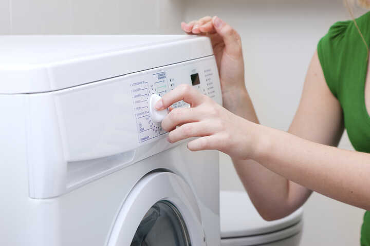 Giặt rèm cửa tại nhà bằng máy giặt nhanh chóng