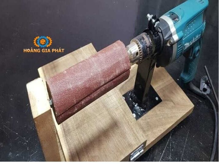 Cách chà nhám gỗ bằng máy khoan