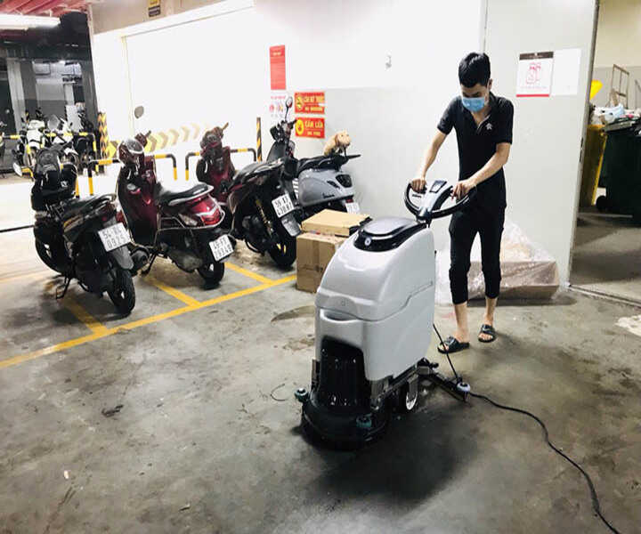 Hướng dẫn sử dụng lá cao su hút nước máy chà sàn liên hợp