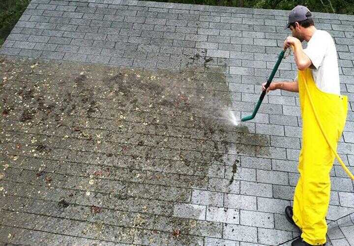 Sử dụng nước áp lực cao để loại bỏ rêu trên bề mặt bê tông