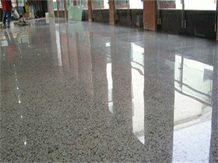 Lưu ý khi sử dụng hóa chất đánh bóng đá
