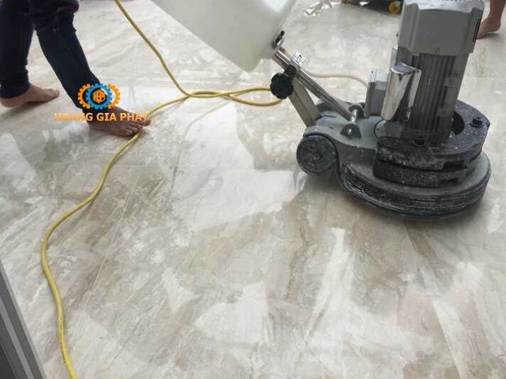 Tẩy vết ố trên gạch granite