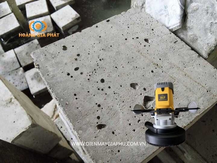 Xử lý bê tông bị rỗ bằng máy mài bê tông  