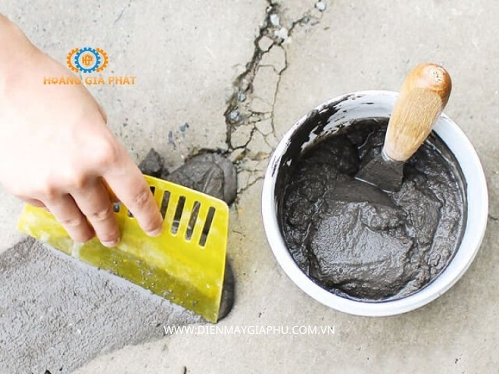 Xử lý bề mặt bê tông bị rỗ bằng vữa sửa chữa