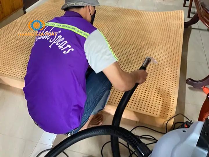 Máy hút bụi giường nệm cho lực hút cực mạnh, đi kèm tính năng hút khô và ướt 