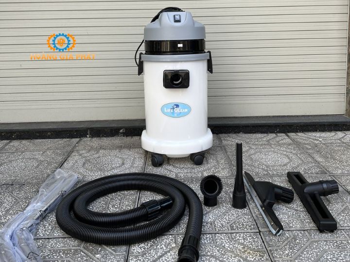 Máy hút bụi công nghiệp được thiết kế công suất hút mạnh mẽ, xử lý bụi và chất thải nhanh chóng 