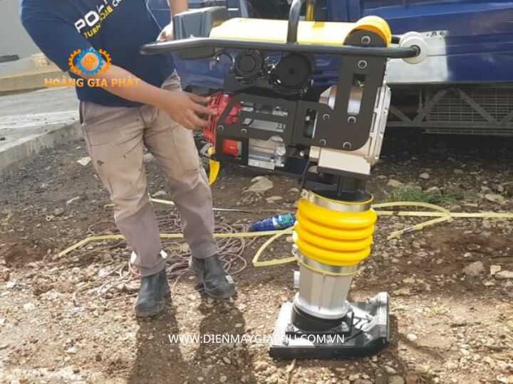 Máy đầm cóc chạy xăng