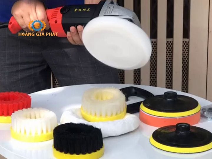 Chọn lựa loại bàn chải phù hợp với chất liệu nội thất cần làm sạch