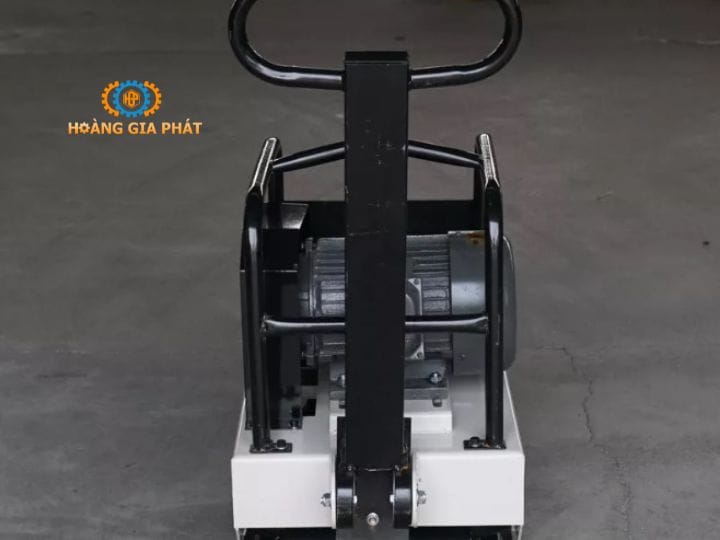 Máy đầm bàn giúp làm phẳng mịn, đầm chặt và đảm bảo chất lượng bề mặt