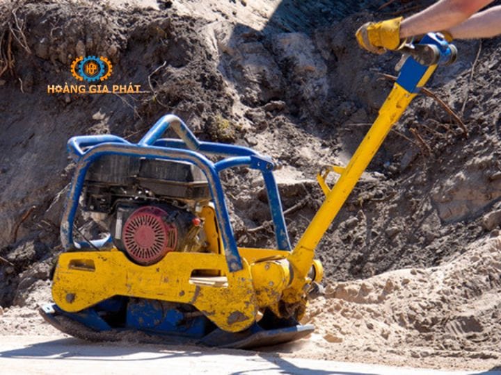 Máy đầm bàn đem lại cho người dùng nhiều lợi ích đáng kể trong thi công