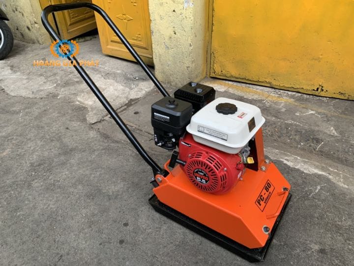 Máy đầm bàn tạo lực đầm mạnh mẽ giúp làm phẳng và mịn khối bê tông