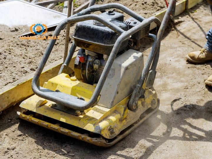 Máy đầm nền là công cụ hỗ trợ đắc lực cho các công trình 