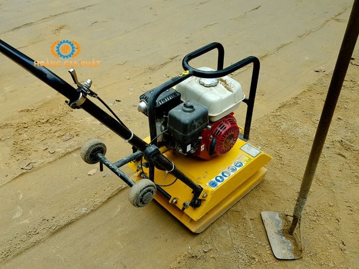 Máy đầm bàn chạy xăng có công suất vận hành mạnh mẽ