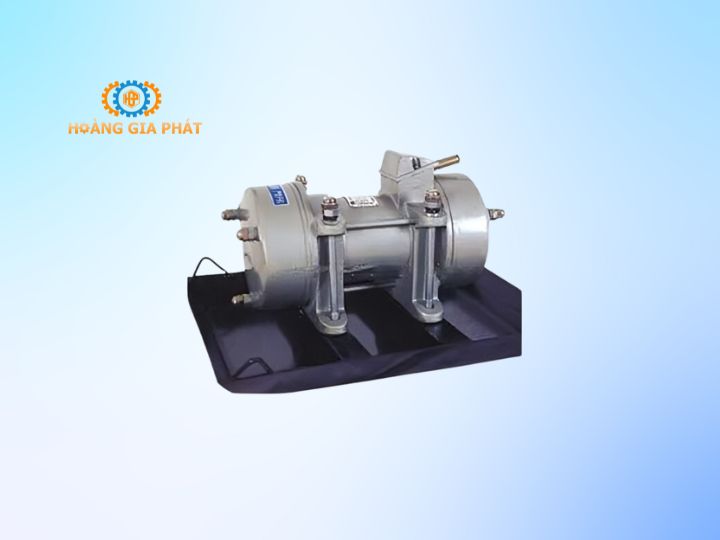 Máy đầm bàn JinLong là thiết bị có cấu tạo nhỏ gọn, trọng lượng máy nhẹ