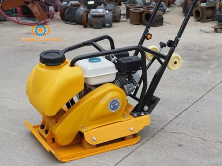 Máy đầm bàn là công cụ chuyên dụng dùng trong thi công xây dựng