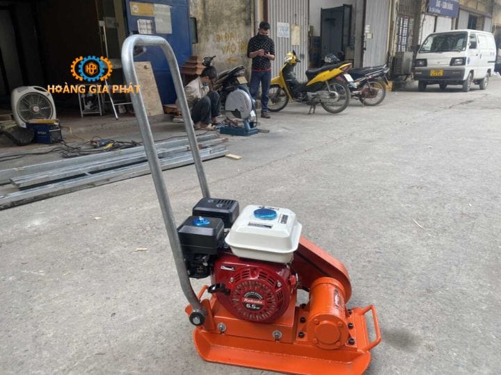 Đọc thật kỹ hướng dẫn sử dụng máy đầm bàn để đảm bảo hiệu quả đầm 
