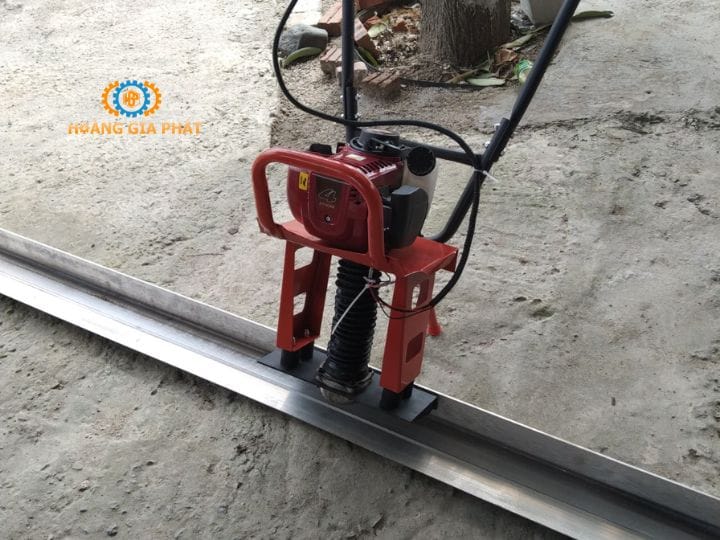 Máy đầm thước chạy xăng tại An Giang