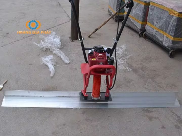 Máy đầm thước có khả năng làm phẳng bề mặt ở diện tích rộng