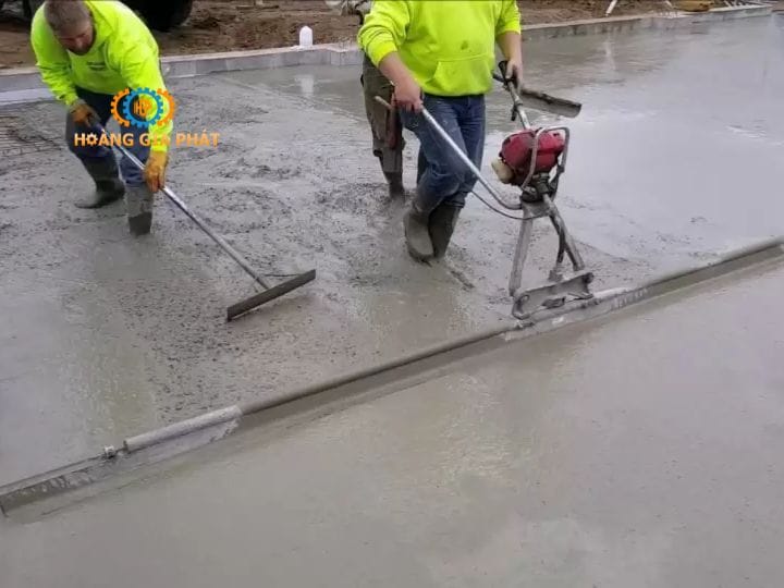 Máy đầm thước là thiết bị chuyên dụng dùng để đầm láng bề mặt bê tông
