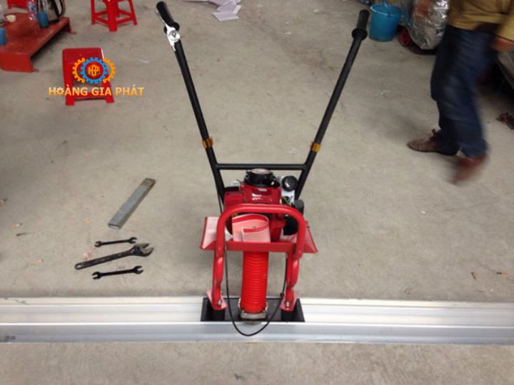 Máy đầm thước có thể hoạt động với nhiều nguồn năng lượng khác nhau