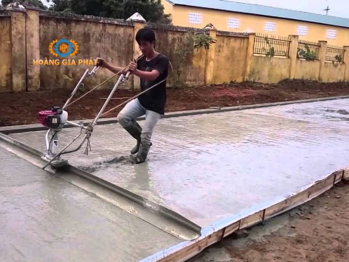 Máy đầm thước chạy điện tại Bắc Giang là giải pháp giúp rút ngắn thời gian và công sức người dùng