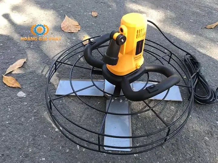 Máy xoa nền bê tông chạy điện là thiết bị dùng để làm phẳng và tạo độ mịn cho bề mặt bê tông