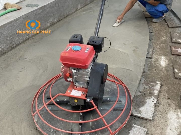 Máy xoa nền bê tông đơn sử dụng động cơ xăng mạnh mẽ