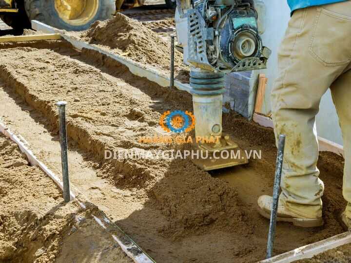 Đầm nền nhà bằng máy đầm cóc