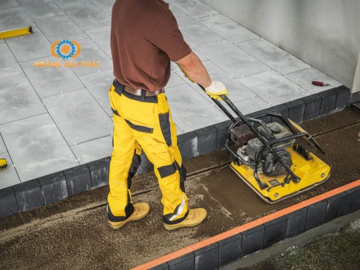 Nhờ khả năng đầm phẳng bề mặt nhanh chóng mà thiết bị ngày càng được ưa chuộng
