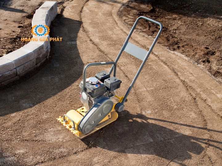 Cấu tạo máy đầm bàn