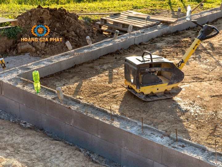 Sử dụng máy đầm bàn giúp tiết kiệm nhân lực và thời gian