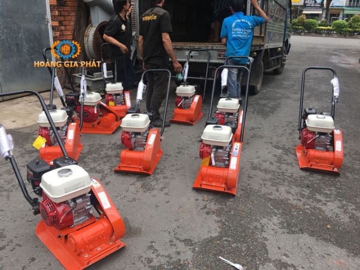 Máy đầm bàn chạy xăng 