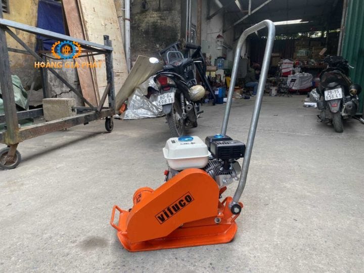 Bảo quản máy đầm bàn ngoài trời 