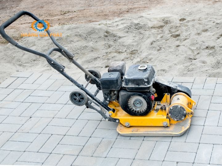 Công dụng của máy đầm bàn 
