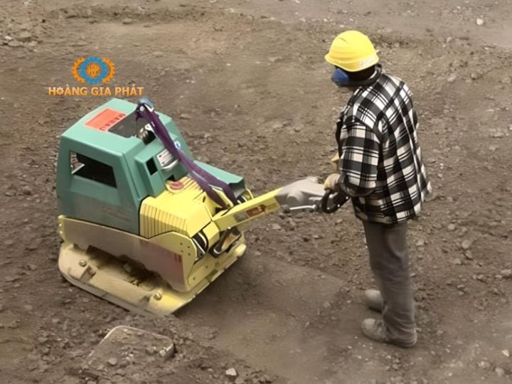 Chú ý đến trọng lượng máy đầm bàn 
