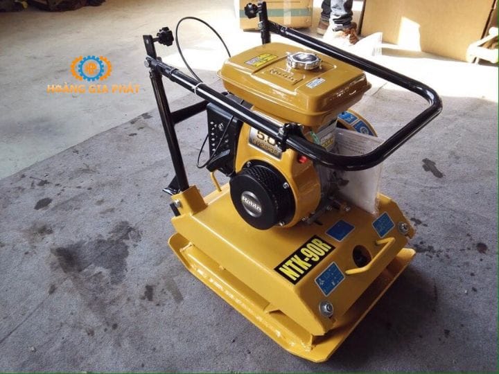 Kiểm tra chất liệu của bàn đầm và khung máy