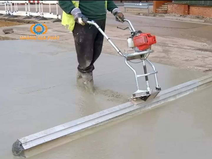 Máy đầm thước có khả năng loại bỏ bọt khí trong lớp bê tông