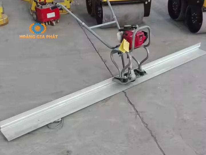 Sử dụng máy đầm thước chạy điện hiệu quả