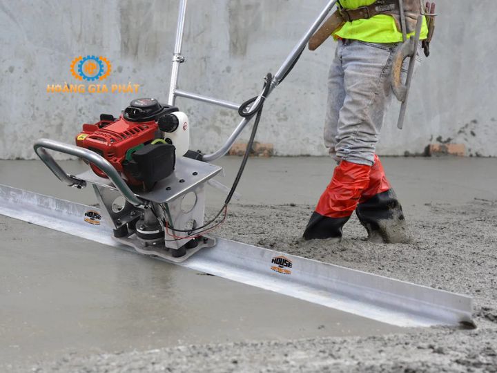 Sử dụng máy đầm thước giúp tiết kiệm nhân công 