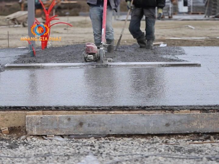 Công dụng máy đầm thước chạy điện 