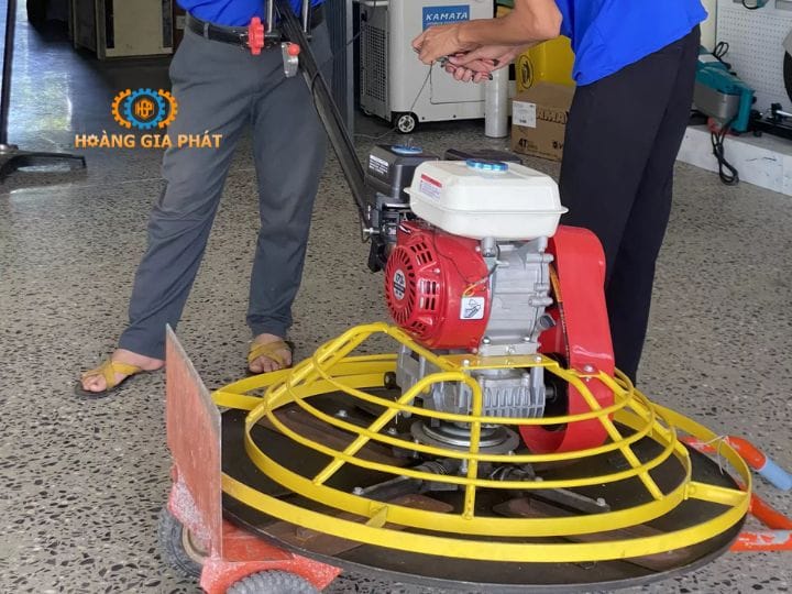 Sử dụng thử máy xoa nền bê tông trước khi mua