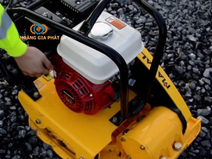Chọn máy có giá thành hợp lý, đáp ứng yêu cầu công trình